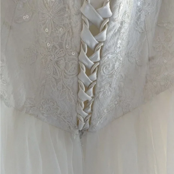 David’s Bridal Gown Wedding Dress Lace Corset Tulle Princess style size 2 ivory - Picture 9 of 16